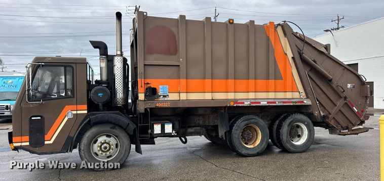 image for item ER0388 2007 Crane Carrier Company refuse truck