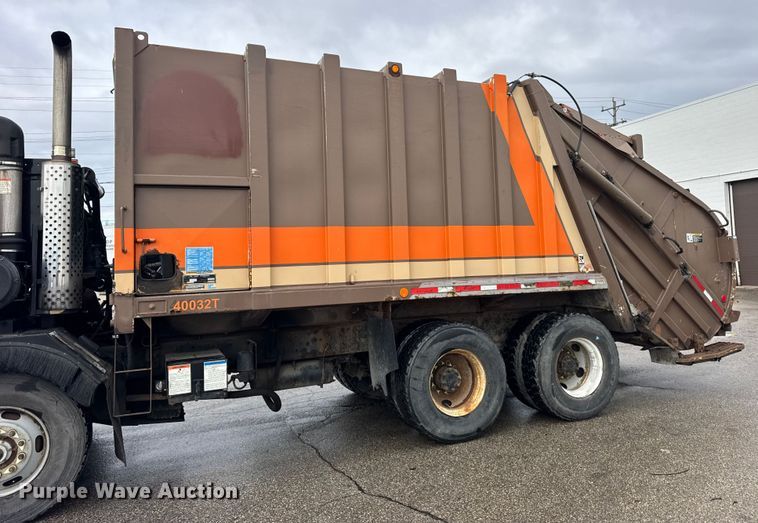 image for item ER0388 2007 Crane Carrier Company refuse truck