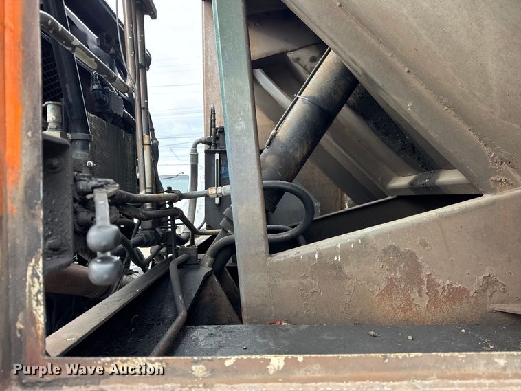 image for item ER0388 2007 Crane Carrier Company refuse truck