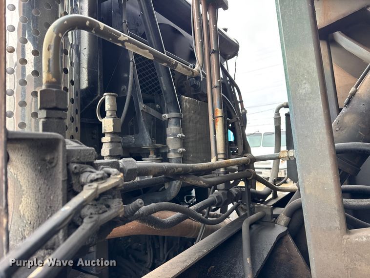 image for item ER0388 2007 Crane Carrier Company refuse truck