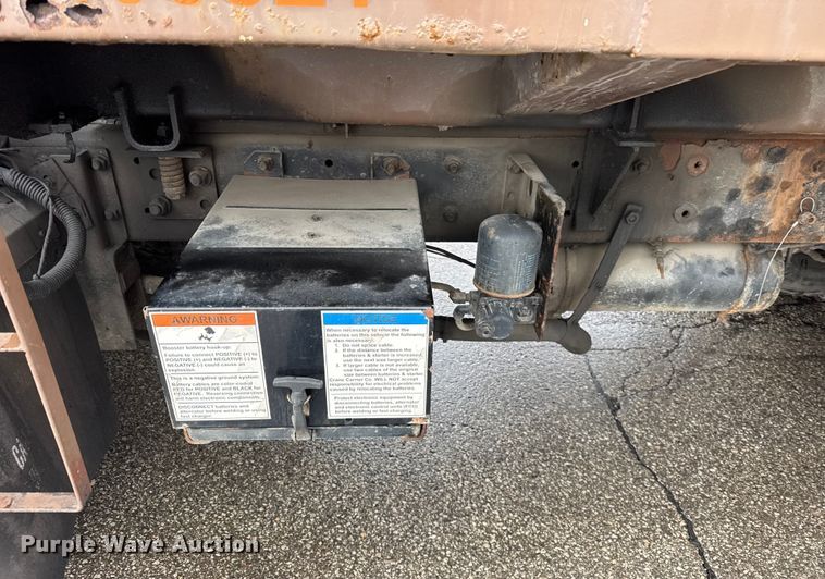 image for item ER0388 2007 Crane Carrier Company refuse truck