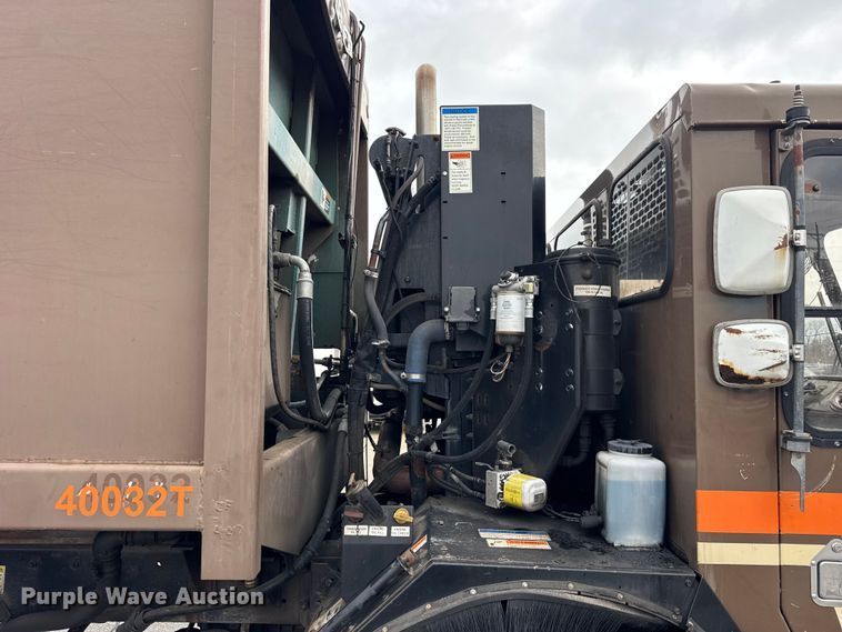 image for item ER0388 2007 Crane Carrier Company refuse truck