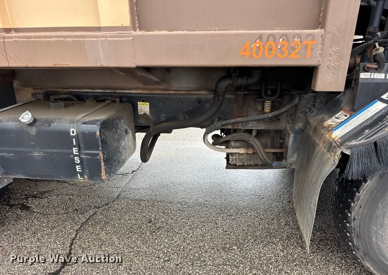 image for item ER0388 2007 Crane Carrier Company refuse truck