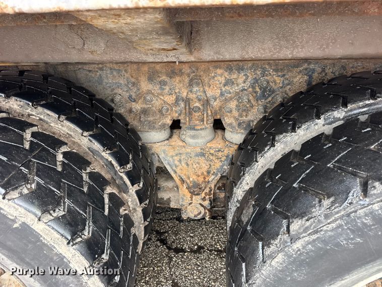 image for item ER0388 2007 Crane Carrier Company refuse truck