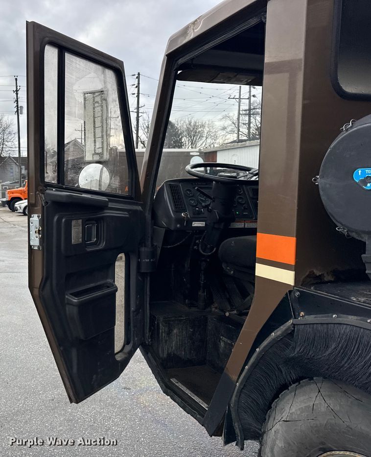 image for item ER0388 2007 Crane Carrier Company refuse truck