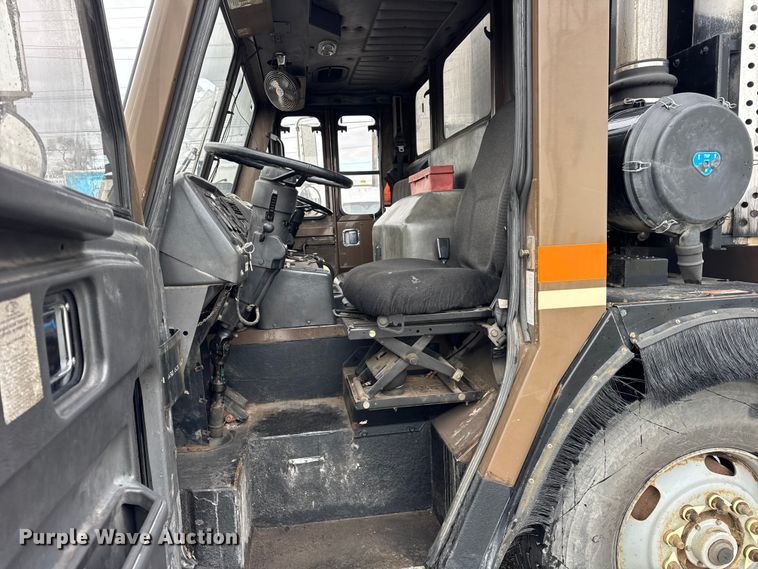 image for item ER0388 2007 Crane Carrier Company refuse truck