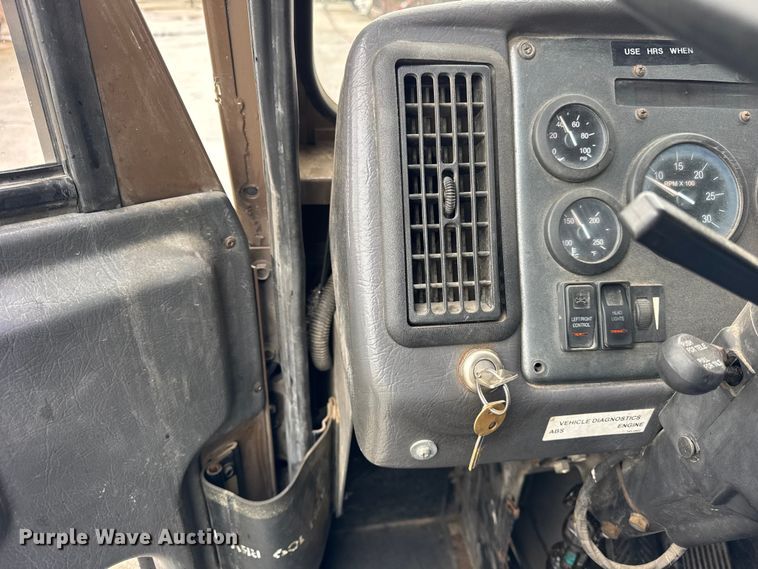 image for item ER0388 2007 Crane Carrier Company refuse truck