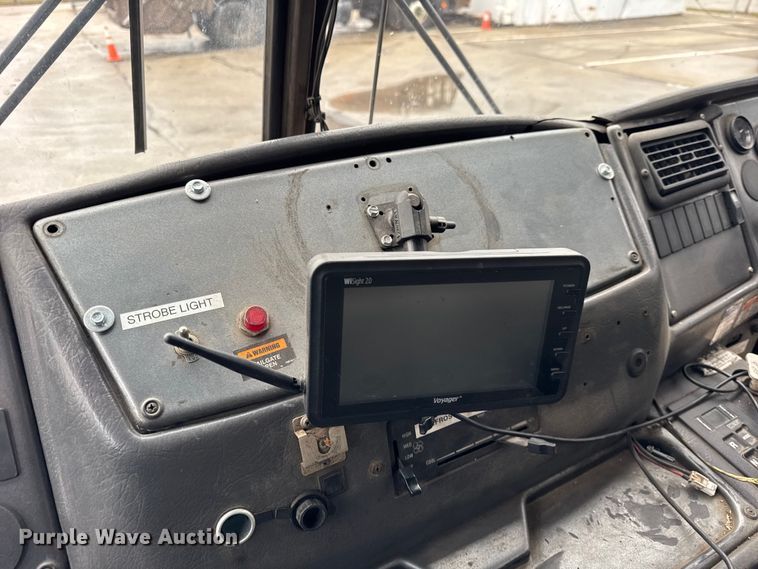 image for item ER0388 2007 Crane Carrier Company refuse truck