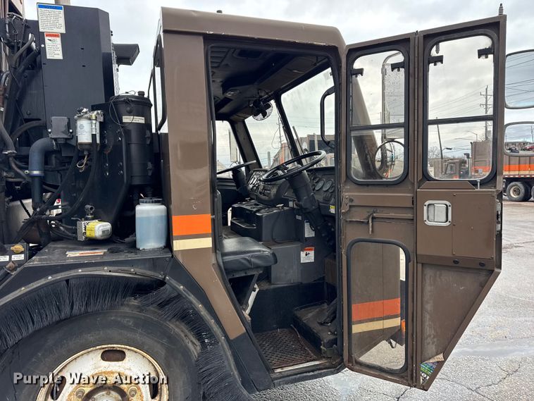 image for item ER0388 2007 Crane Carrier Company refuse truck