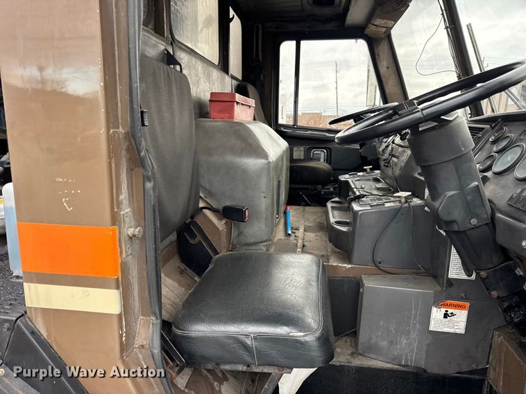 image for item ER0388 2007 Crane Carrier Company refuse truck