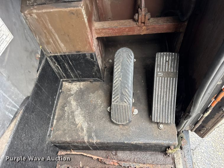 image for item ER0388 2007 Crane Carrier Company refuse truck