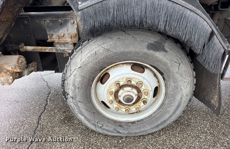 image for item ER0388 2007 Crane Carrier Company refuse truck