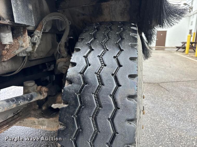 image for item ER0388 2007 Crane Carrier Company refuse truck