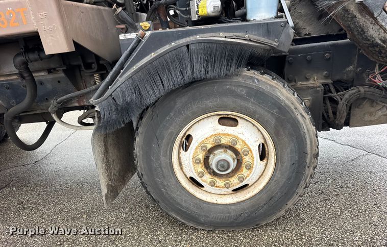 image for item ER0388 2007 Crane Carrier Company refuse truck