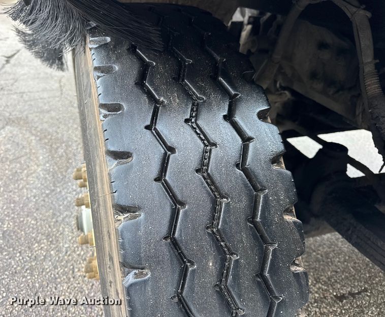 image for item ER0388 2007 Crane Carrier Company refuse truck