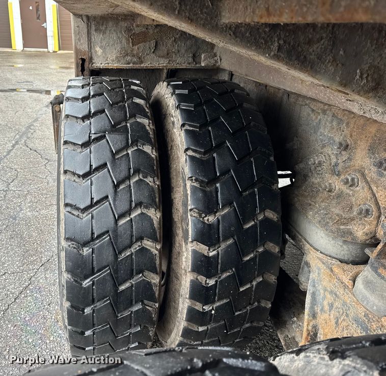 image for item ER0388 2007 Crane Carrier Company refuse truck