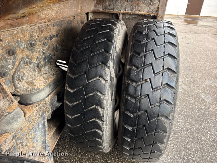 image for item ER0388 2007 Crane Carrier Company refuse truck