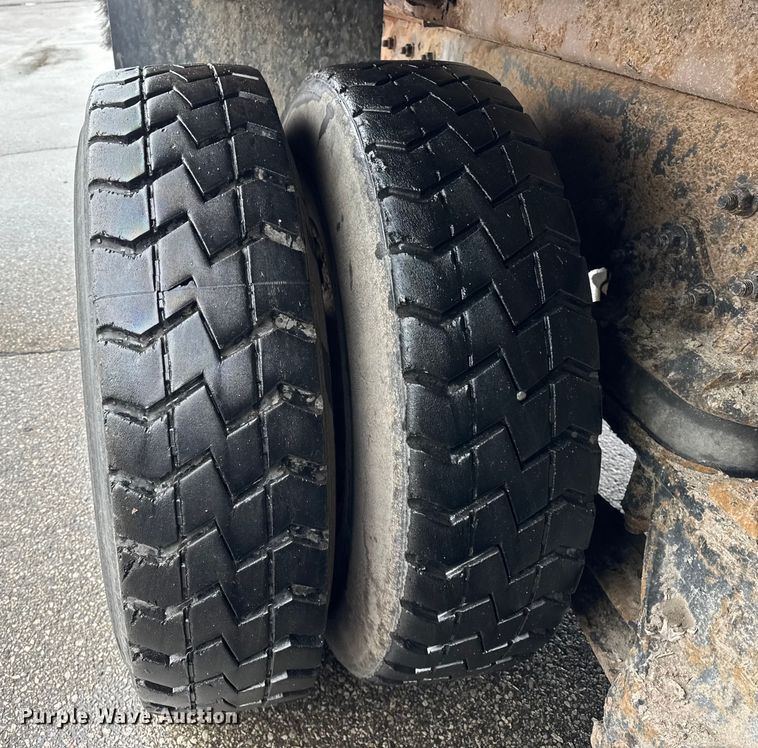 image for item ER0388 2007 Crane Carrier Company refuse truck