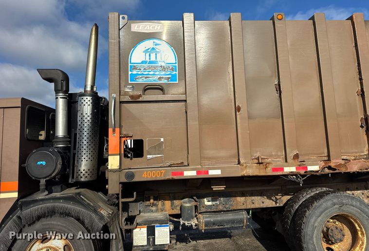 image for item ER0389 2005 Crane Carrier Company refuse truck