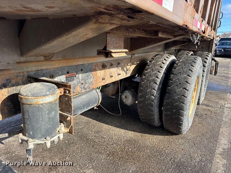 image for item ER0389 2005 Crane Carrier Company refuse truck