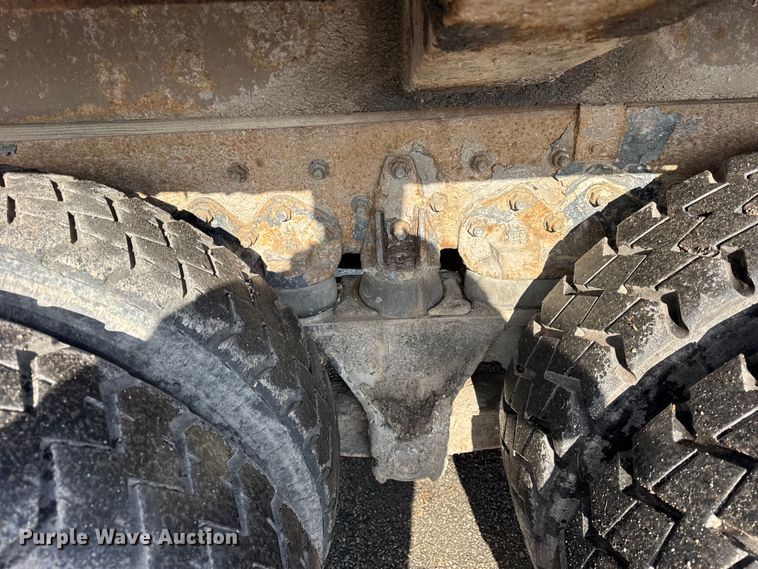 image for item ER0389 2005 Crane Carrier Company refuse truck