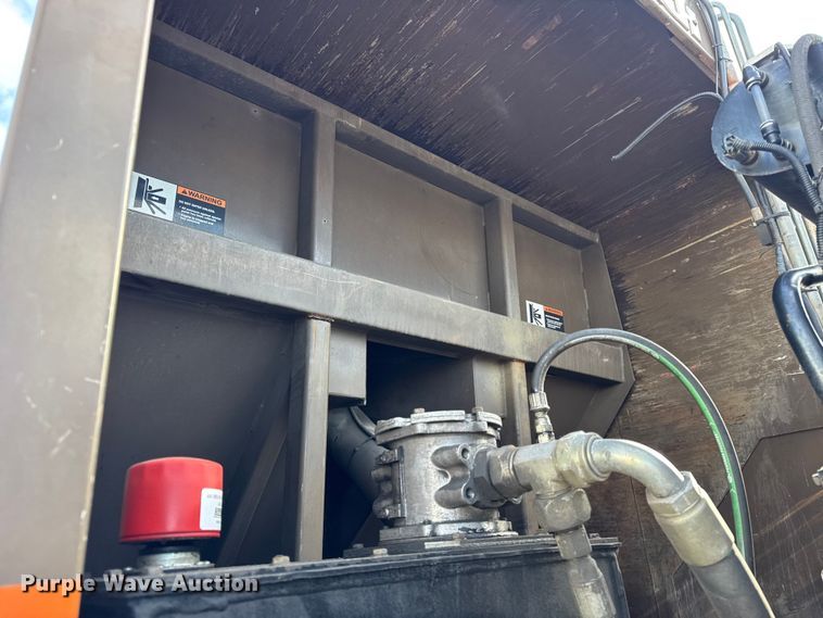 image for item ER0389 2005 Crane Carrier Company refuse truck