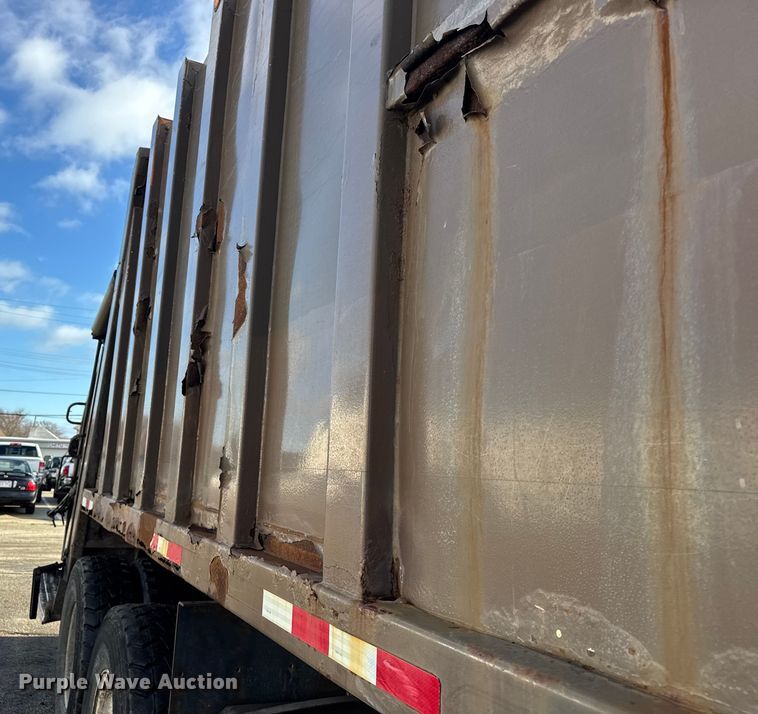 image for item ER0389 2005 Crane Carrier Company refuse truck