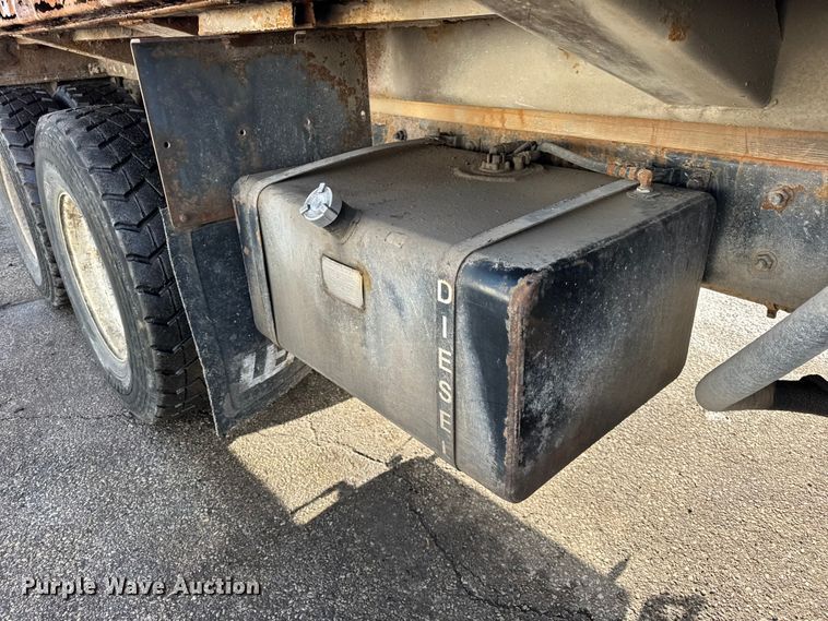 image for item ER0389 2005 Crane Carrier Company refuse truck