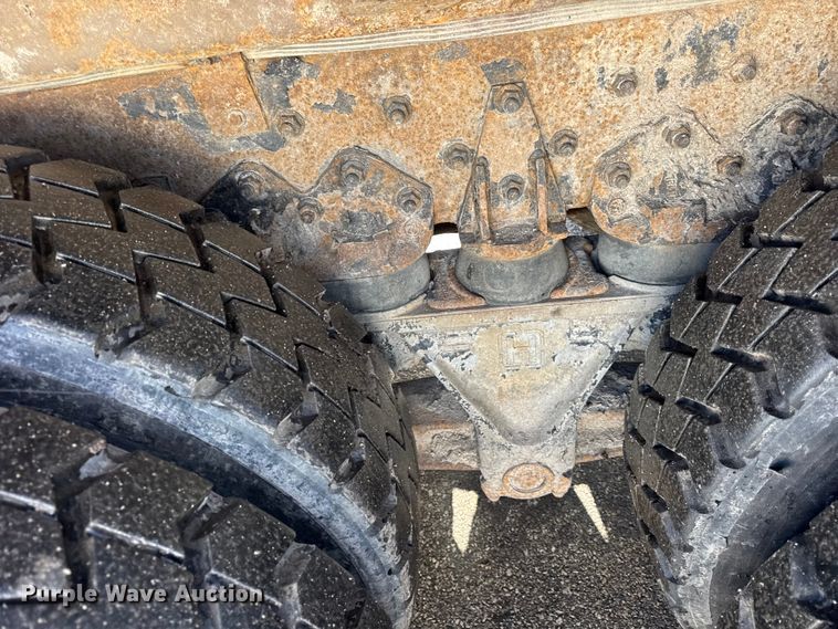 image for item ER0389 2005 Crane Carrier Company refuse truck