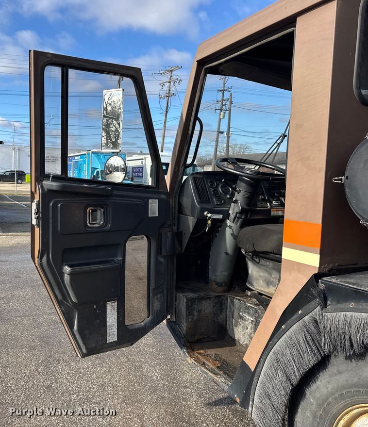 image for item ER0389 2005 Crane Carrier Company refuse truck