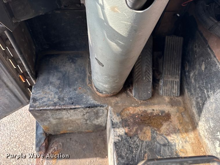 image for item ER0389 2005 Crane Carrier Company refuse truck