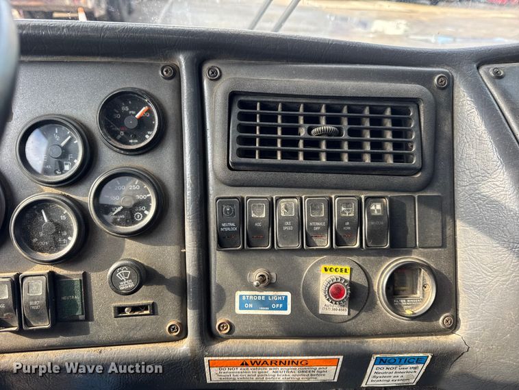 image for item ER0389 2005 Crane Carrier Company refuse truck