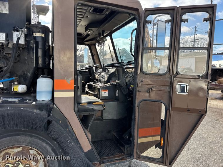 image for item ER0389 2005 Crane Carrier Company refuse truck