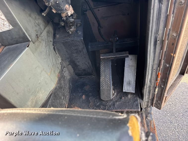 image for item ER0389 2005 Crane Carrier Company refuse truck