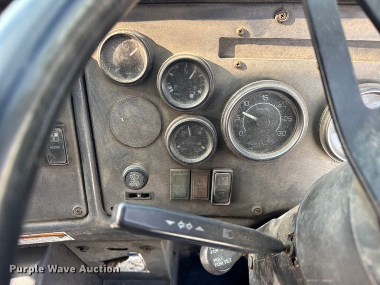 image for item ER0389 2005 Crane Carrier Company refuse truck