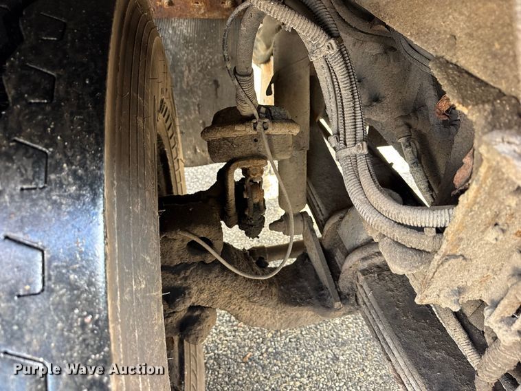 image for item ER0389 2005 Crane Carrier Company refuse truck