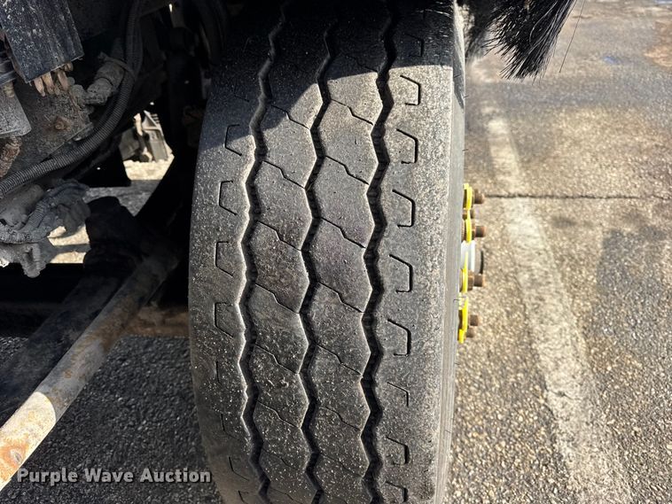 image for item ER0389 2005 Crane Carrier Company refuse truck