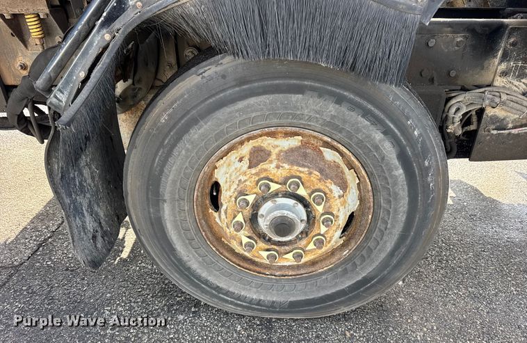 image for item ER0389 2005 Crane Carrier Company refuse truck