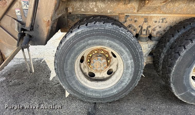 image for item ER0389 2005 Crane Carrier Company refuse truck