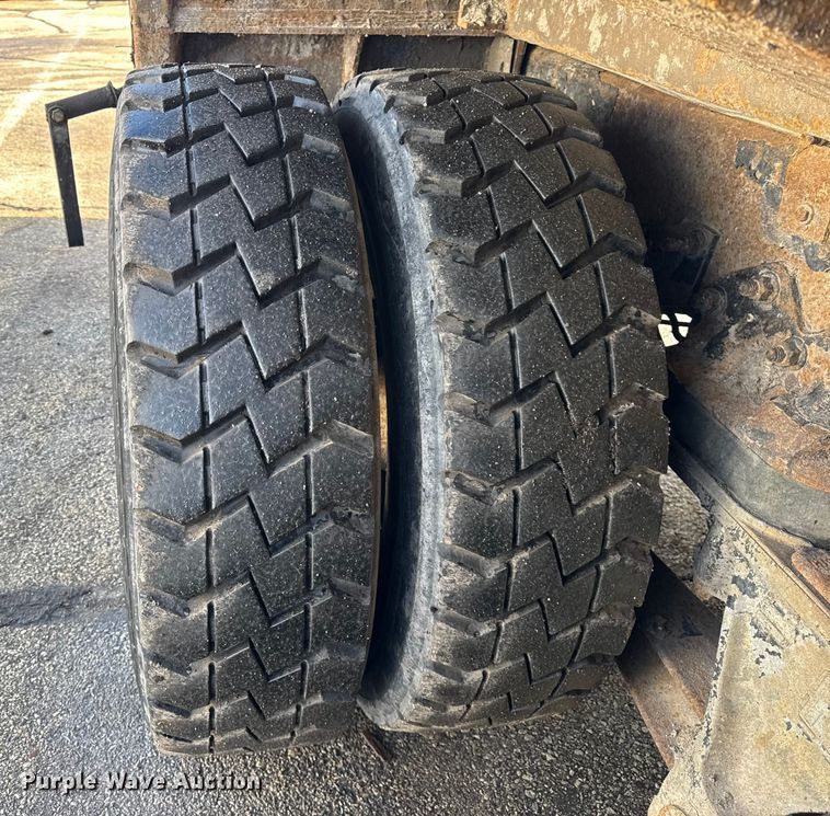 image for item ER0389 2005 Crane Carrier Company refuse truck