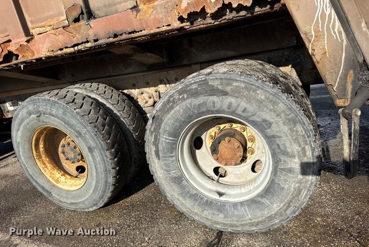 image for item ER0389 2005 Crane Carrier Company refuse truck