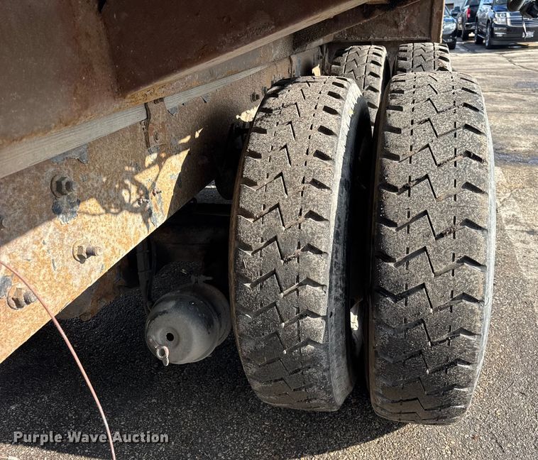 image for item ER0389 2005 Crane Carrier Company refuse truck