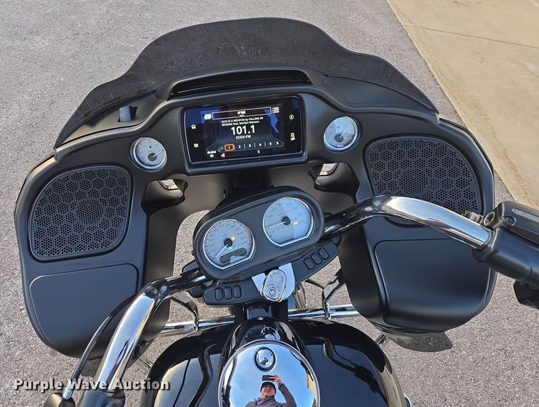 image for item ES2674 2023 Harley-Davidson Road Glide motorcycle