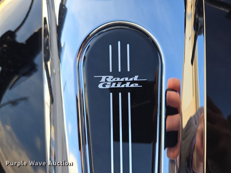 image for item ES2674 2023 Harley-Davidson Road Glide motorcycle