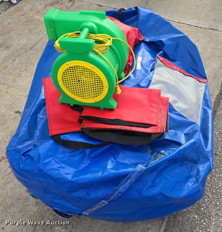 image for item ES2679 Inflatable bounce house