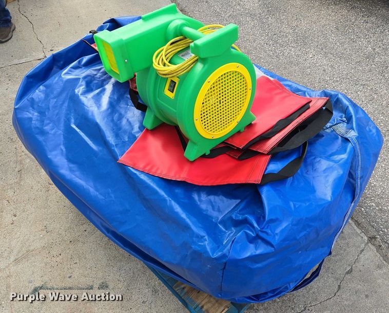 image for item ES2679 Inflatable bounce house