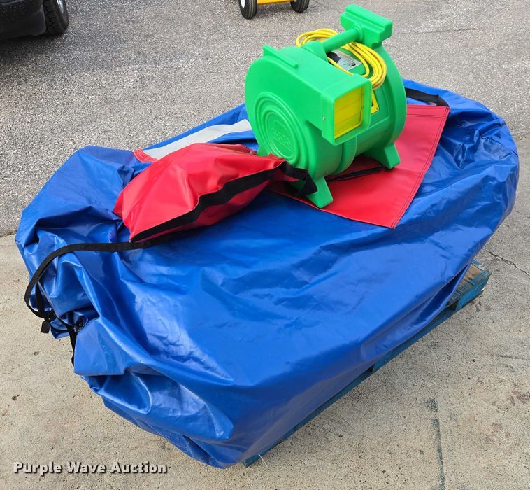 image for item ES2679 Inflatable bounce house