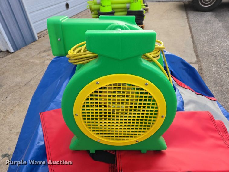 image for item ES2679 Inflatable bounce house