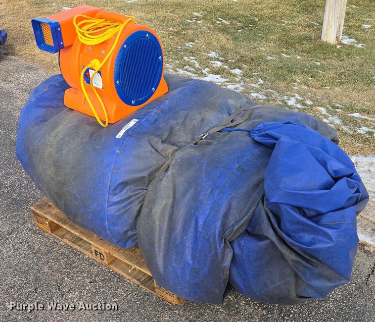 image for item ES2682 Inflatable bounce house