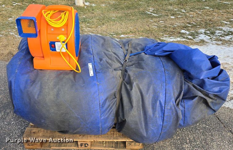 image for item ES2682 Inflatable bounce house